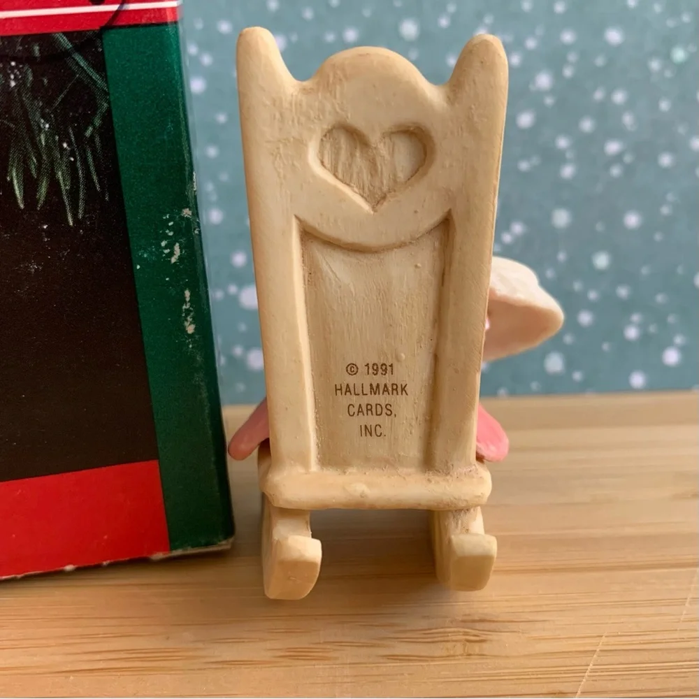 Hallmark Keepsake Ornament * Loving Stitches
